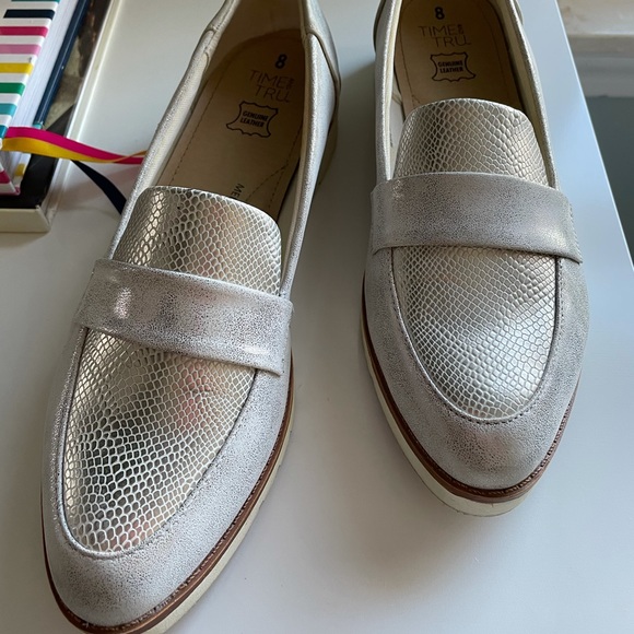 Slides - Picture 2 of 3